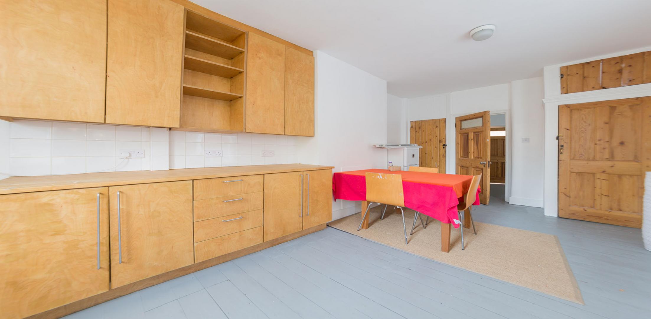 			LET, 4 Bedroom, 1 bath, 1 reception House			 Sellons Avenue, WILLESDEN JUNCTION